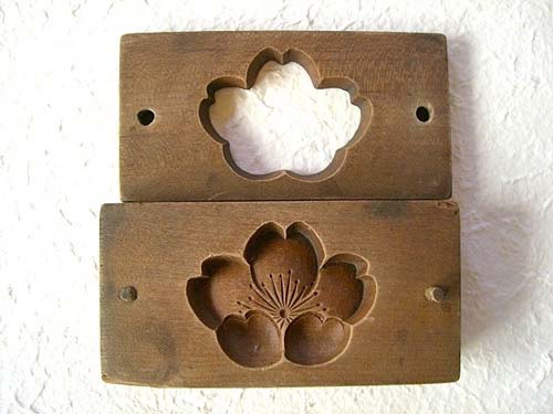 vintage_sugar_cake_mold vintage cake mold
