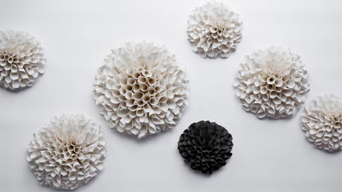 A photograph of porcelain ceramics made by valeria nascimento