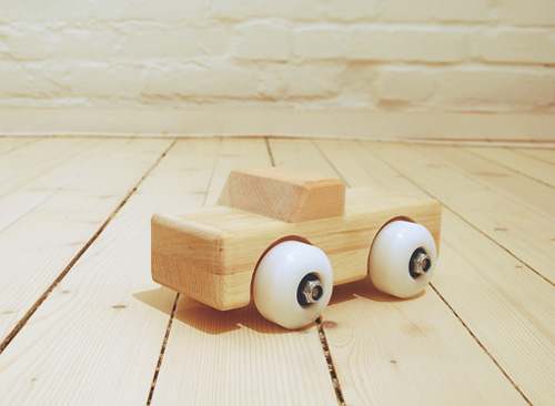 wooden toy car by gridy