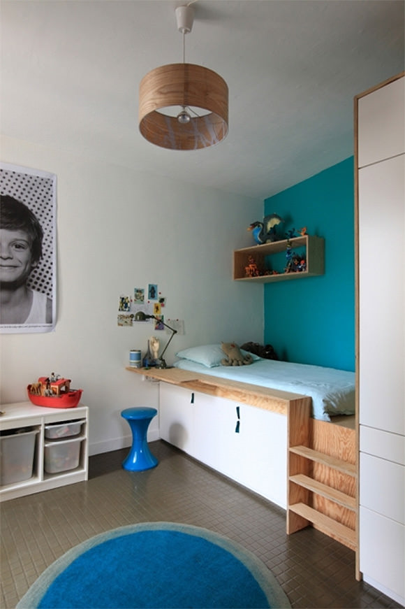 Cool Platform Bed in Kid's Room with Built-In Storage Underneath