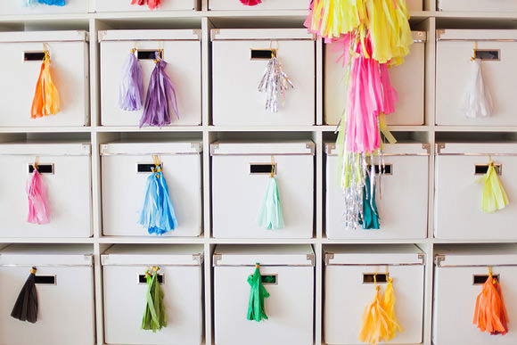 Organized streamers in Geronimo's balloon studio