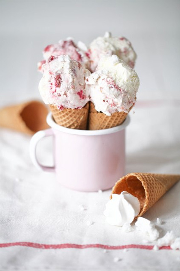 Recipe: Rhubarb Ice Cream with Meringue