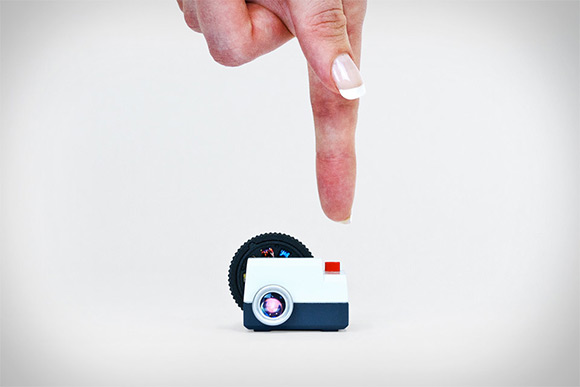 A Mini Projector For Your Instagram Photos
