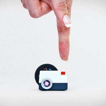 A Mini Projector For Your Instagram Photos