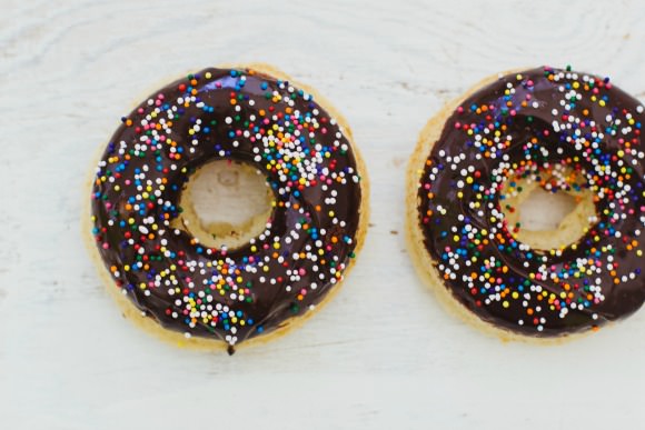 Recipe: Baked Doughnuts With Chocolate Glaze
