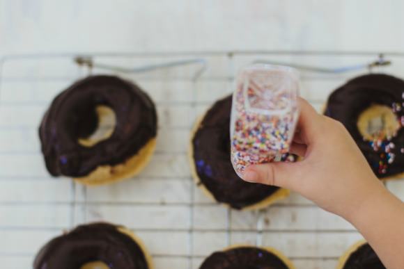Recipe: Baked Doughnuts With Chocolate Glaze