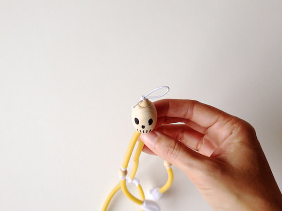 DIY Halloween Skeleton Puppet