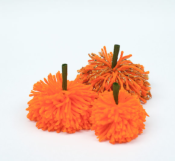 DIY Pumpkin Pom-Pom