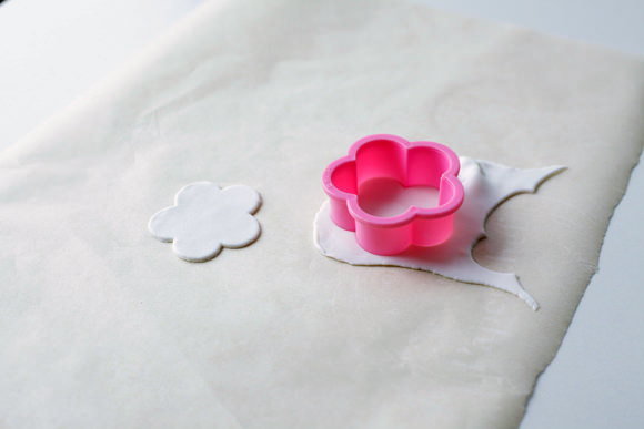 DIY Raindrop and Cloud Cupcake Toppers