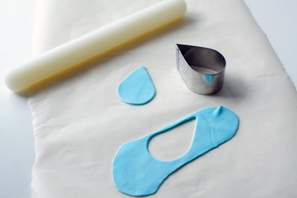 DIY Raindrop and Cloud Cupcake Toppers