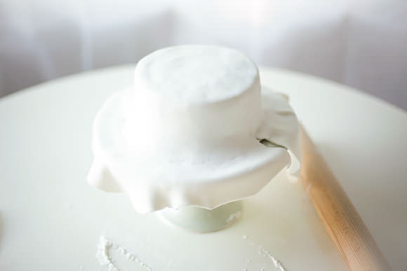 hilarious easy-to-make melted snowman cake!