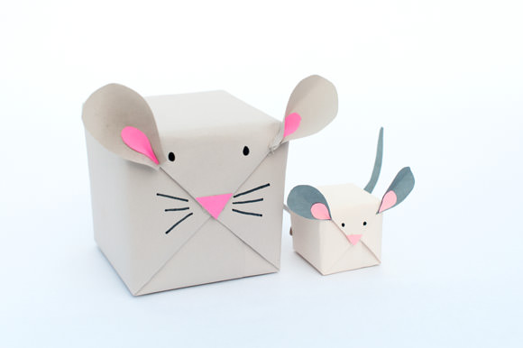 DIY Holiday Mouse Gift Wrap