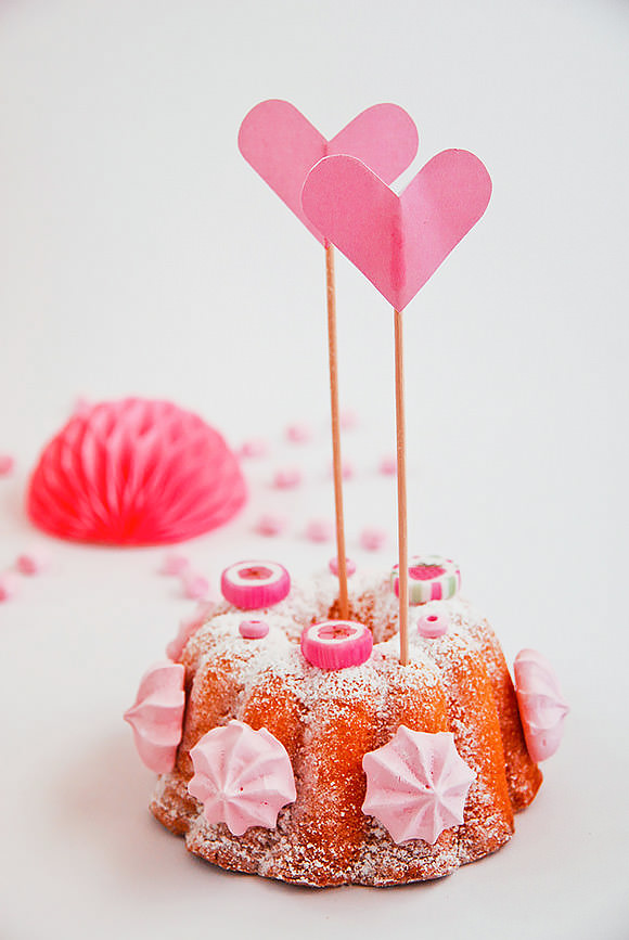 Candy-Coated Mini Cakes For Valentine's Day