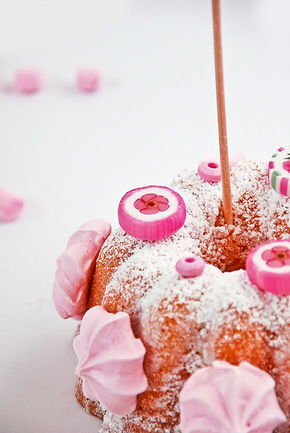 Candy-Coated Mini Cakes For Valentine's Day