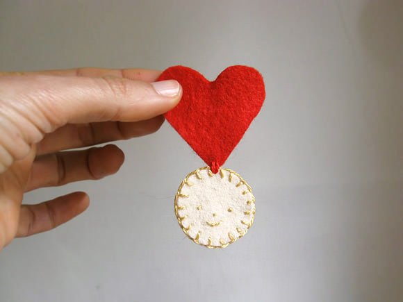 DIY Felt Valentine Medals