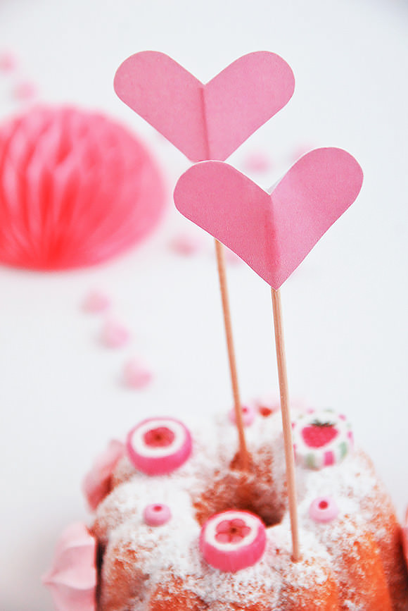 Candy-Coated Mini Cakes For Valentine's Day