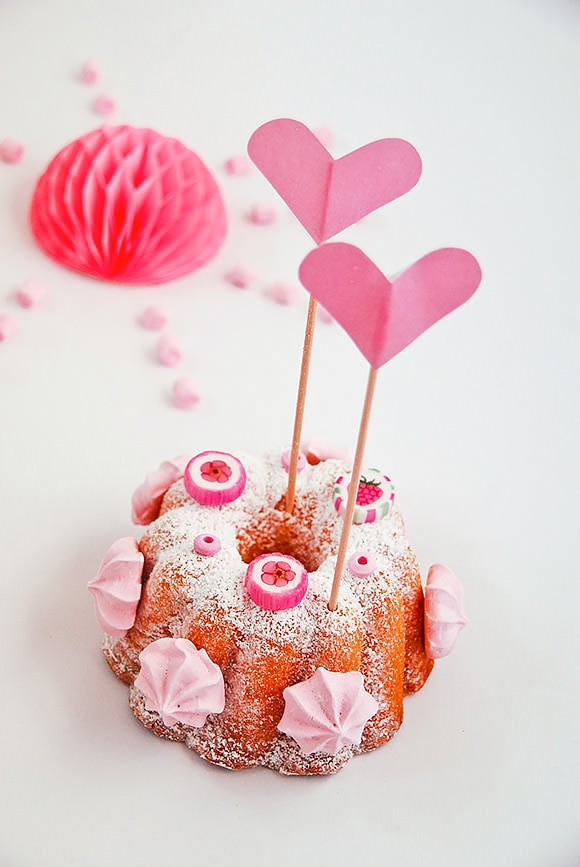 Candy-Coated Mini Cakes For Valentine's Day