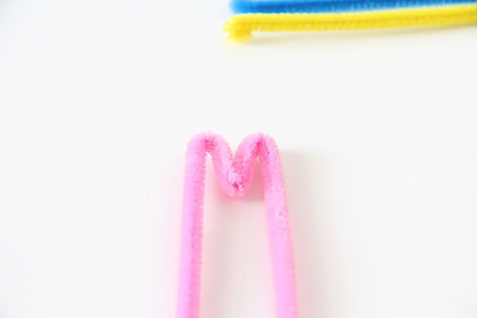 DIY Pipe Cleaner Bunny Rings - a perfect last-minute Easter craft for little ones :)