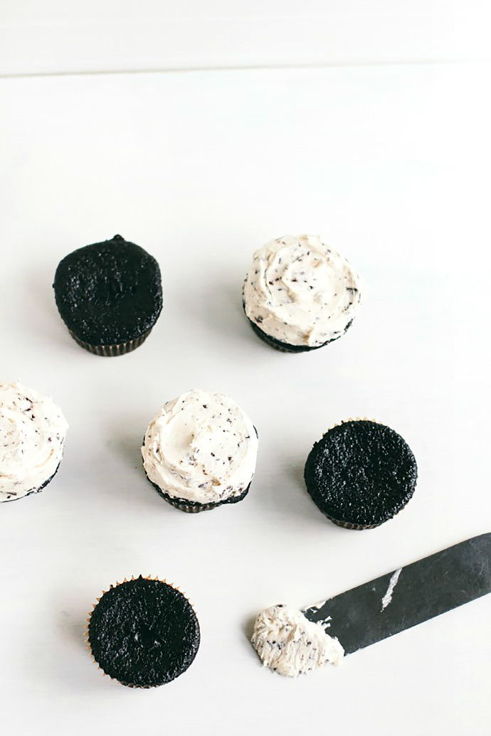 Recipe: Yummy Chocolate Cupcakes with Chocolate Chip Frosting