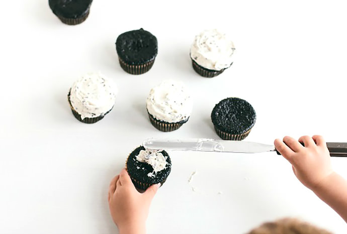 Recipe: Yummy Chocolate Cupcakes with Chocolate Chip Frosting