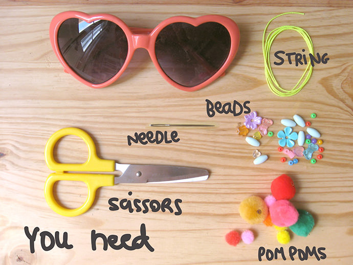 DIY Lolita's Eyeglass String Necklace