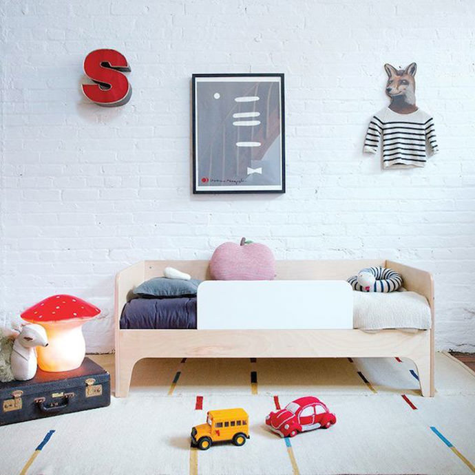 Simple + modern kid's room (image via Oeuf NY)