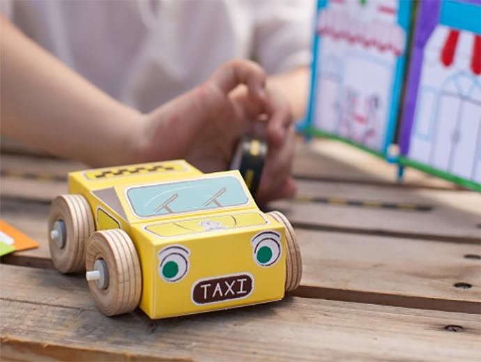 Kiwi Crate DIY Taxi Cab