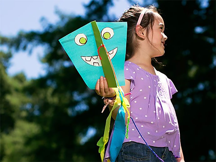 Kiwi Crate DIY Flying Kites