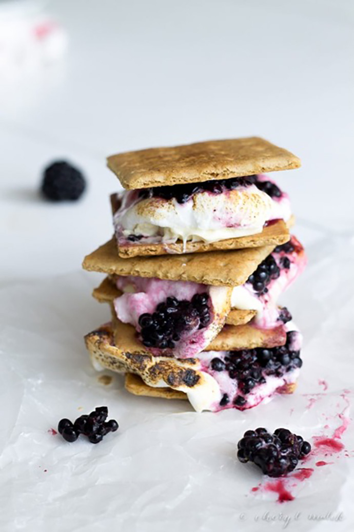 Blackberry White Chocolate S'mores Recipe