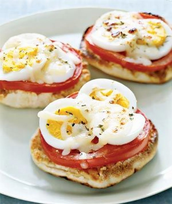 Breakfast Sandwich Recipe: English Muffin Egg Pizzas (via RealSimple)