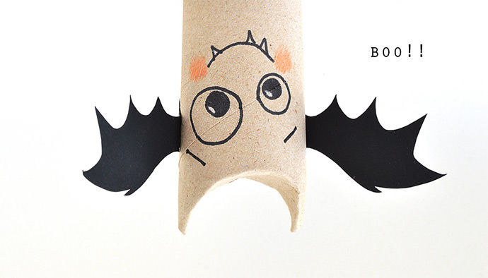 DIY Halloween Paper Roll Bats (via Mollymoo)