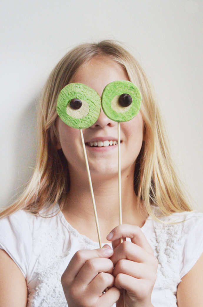 Halloween Recipe: Googly Eye Cookie Pops