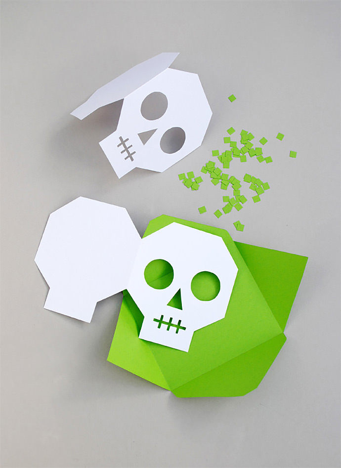 DIY Halloween Skull Invitations (via Minieco)