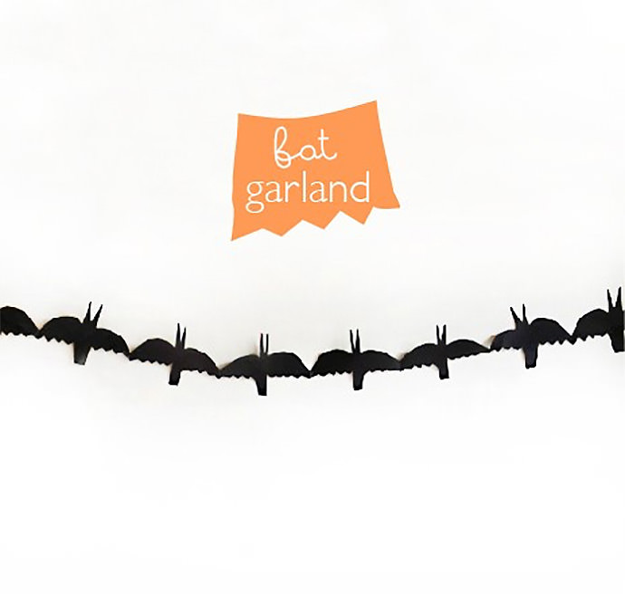 DIY Bat Garland (via Willowday)