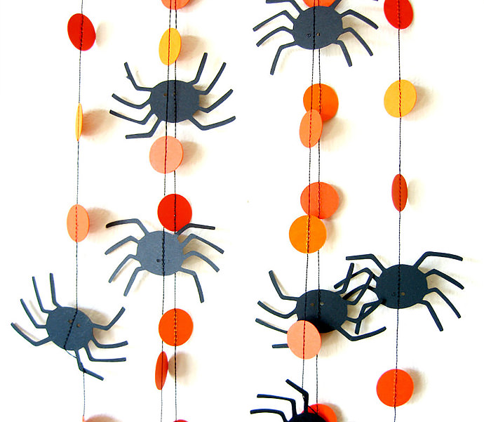 Halloween spider garland from Pelemele on Etsy