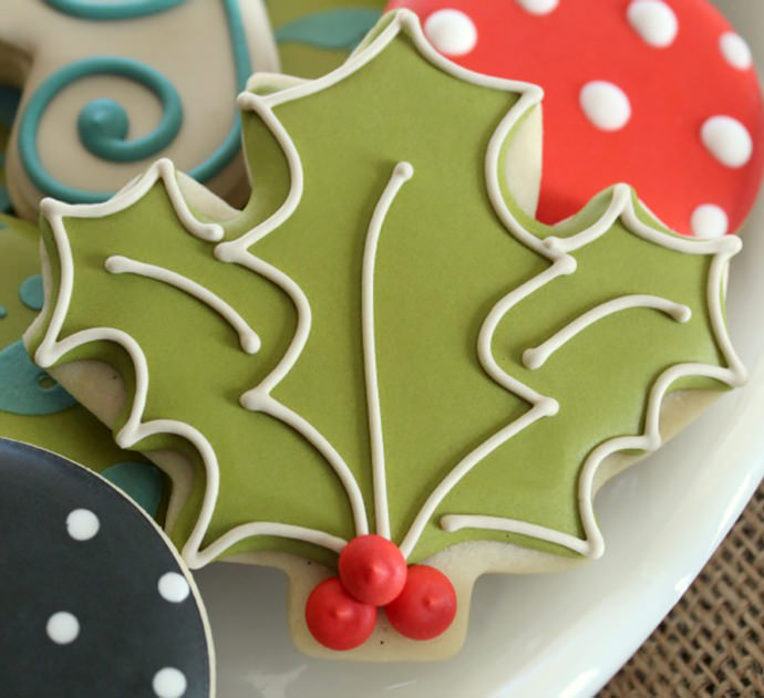 DIY Holly Leaf Cookies (via The Sweet Adventures of Sugarbelle)