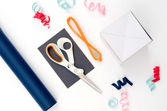 Make a magnetic gift box