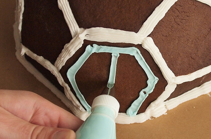 3-geodisc-gingerbread-house