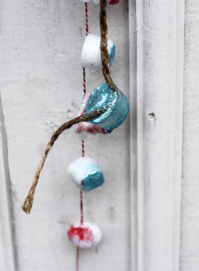 DIY Ice Cube Garland