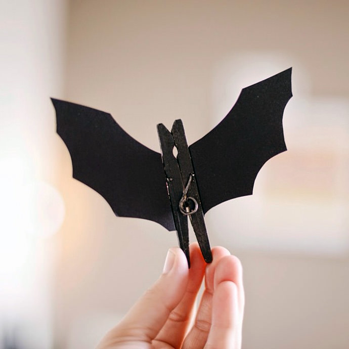 DIY Clothespin Batman - ingenious! (via Estefi Machado)