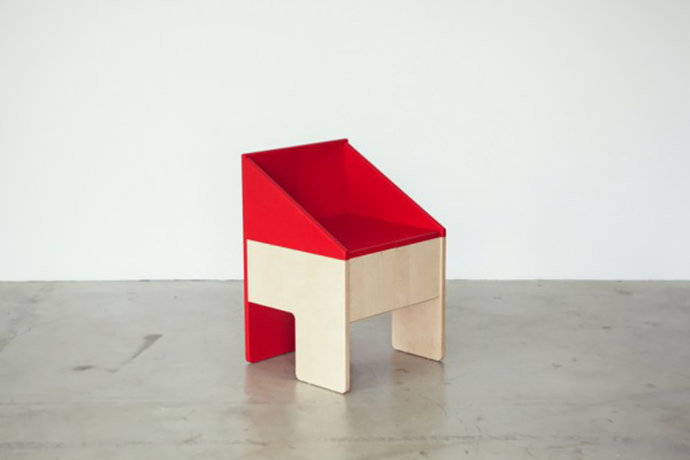 Two-in-One Dollhouse Chair Design