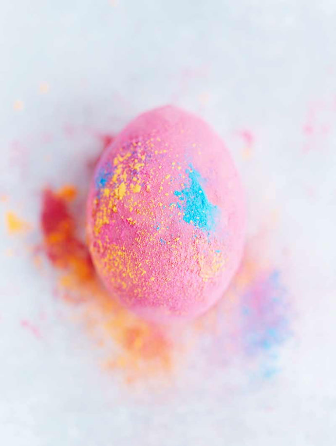 DIY Holi Salt Powder Eggs via Sweet Paul