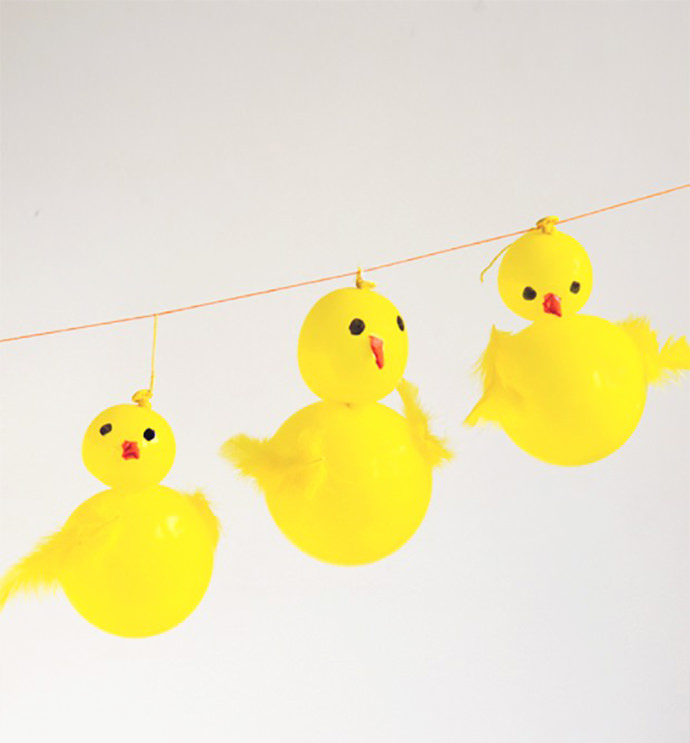 Easy Easter Chick Balloon Garland