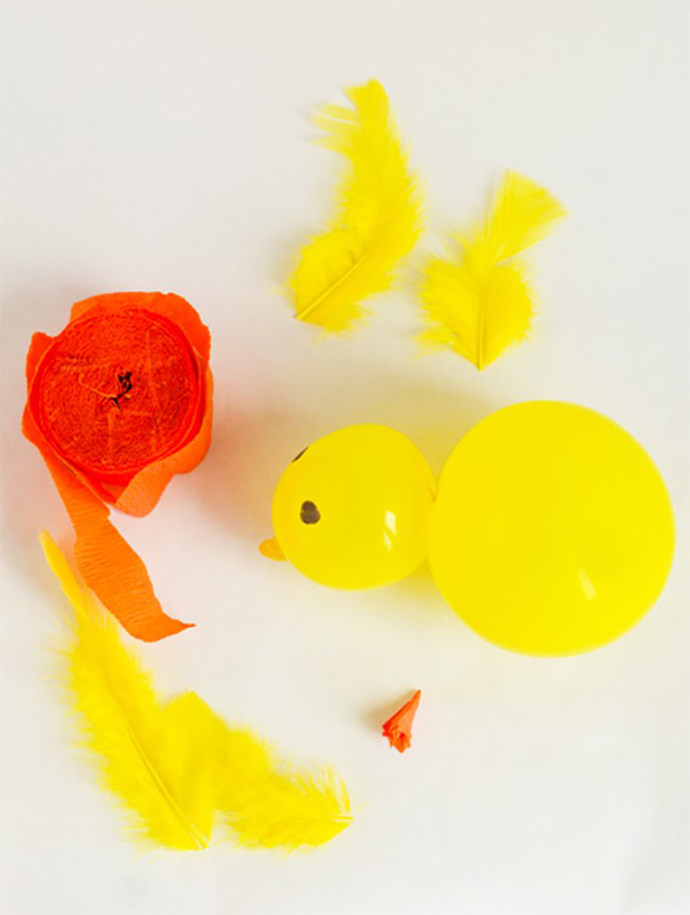 Easy Easter Chick Balloon Garland