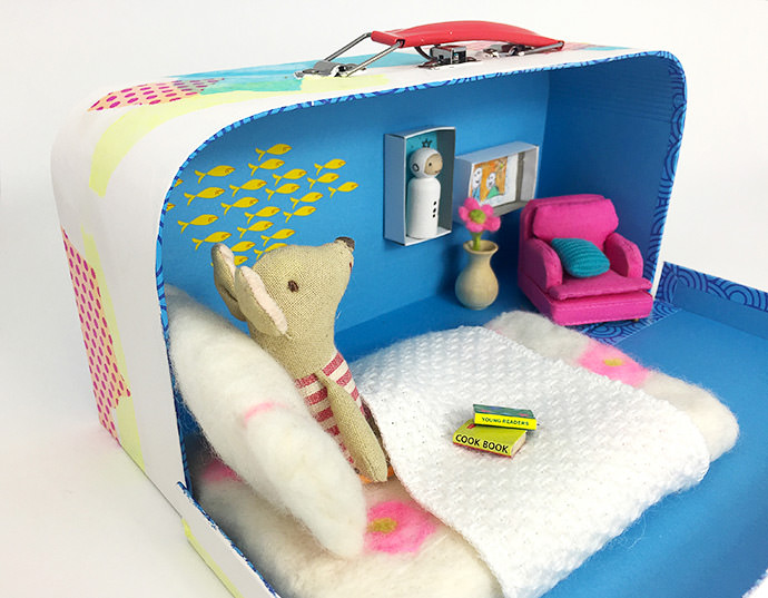 DIY Upcycled Suitcase Dollhouse 