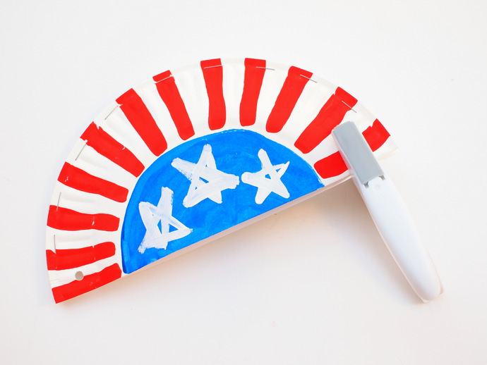 DIY Paper Plate Purses for the 4th of July