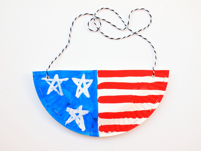 DIY Paper Plate Purses for the 4th of July