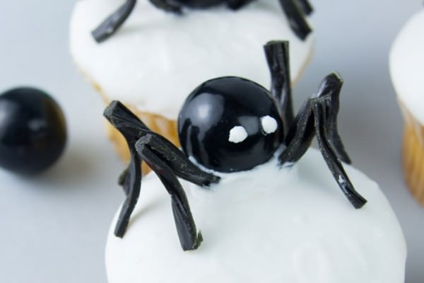 Spooky Spider Secret Message Cupcakes