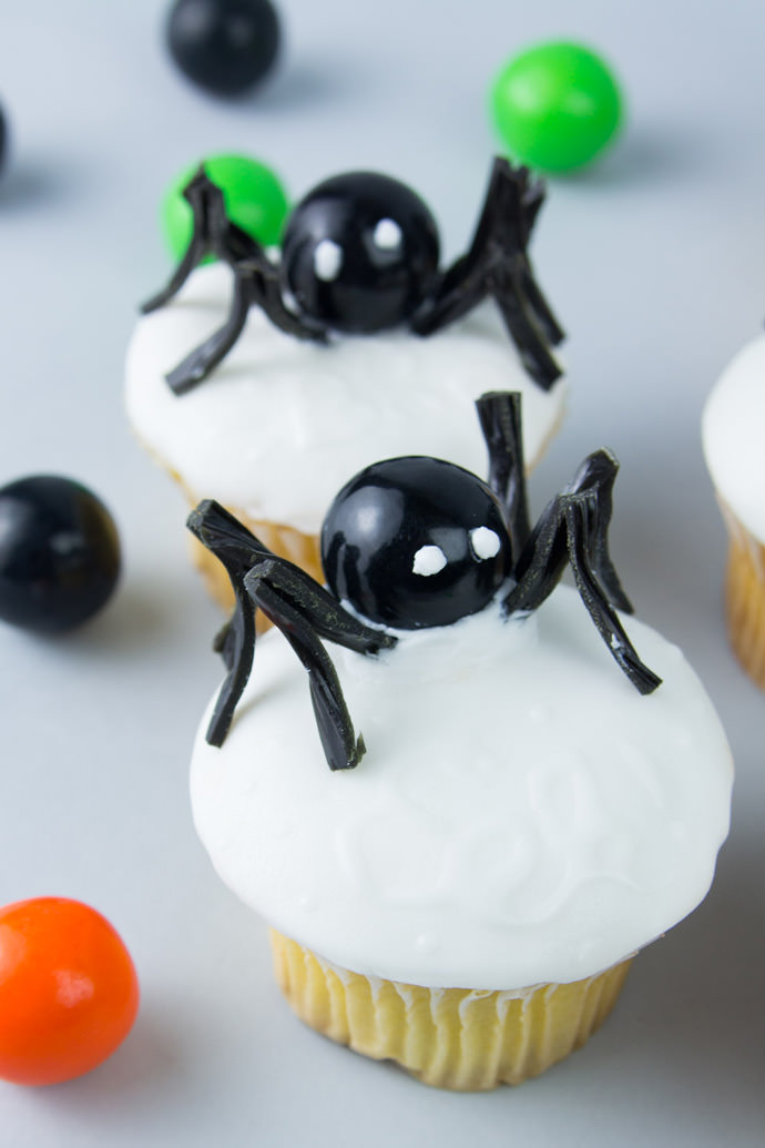 Spooky Spider Secret Message Cupcakes 
