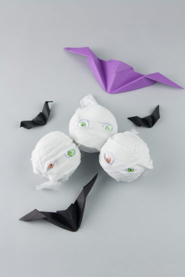 DIY Mummy Surprise Ball Party Favors